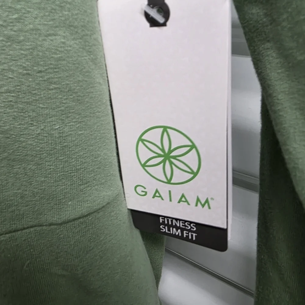 GAIAM Sage Green Top with Black Details - Picture 3 of 4